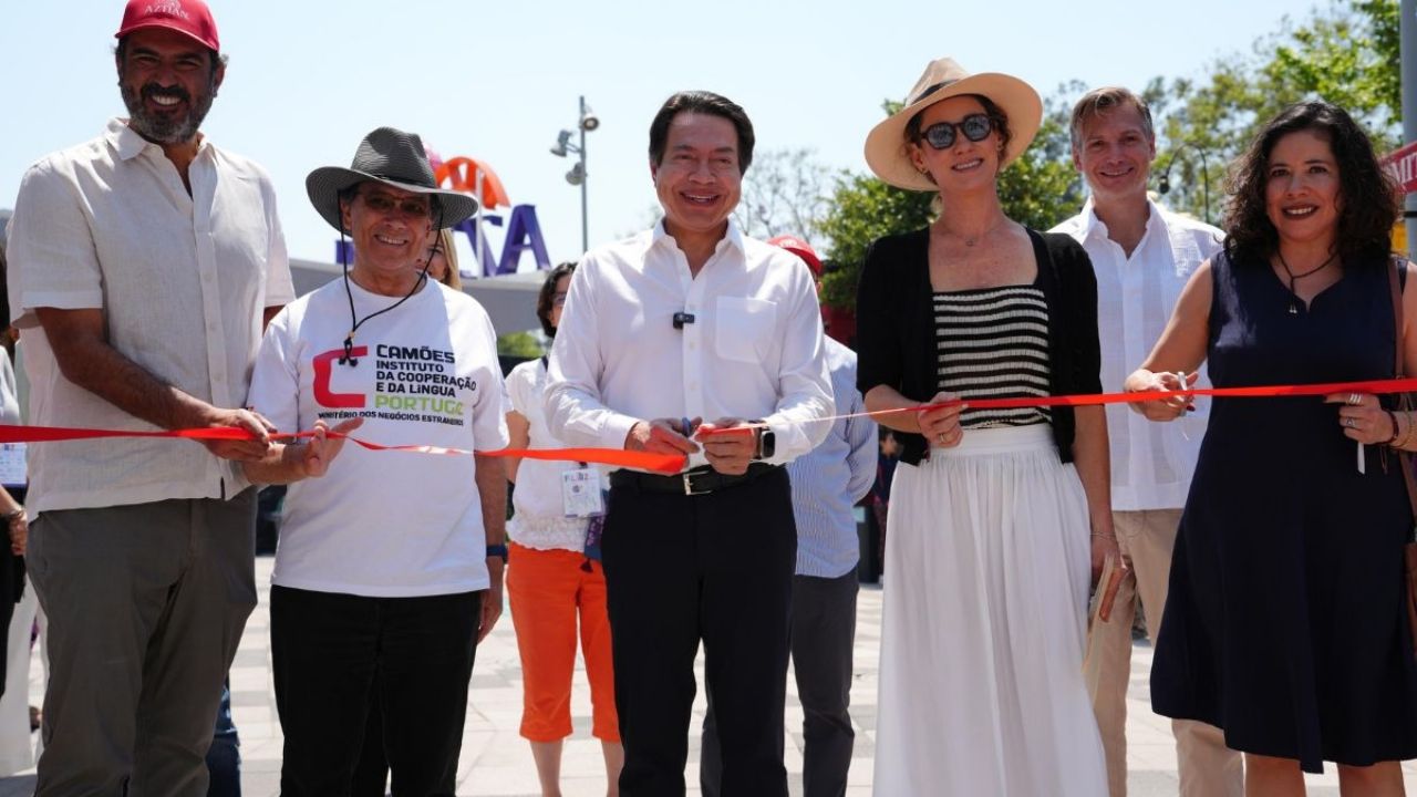 Mario Delgado Carrillo, secretario de la SEP, recorrió la Feria Internacional del Libro Infantil y Juvenil Aztlán