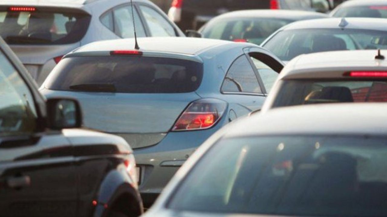 EU excluirá a autos de aranceles del 25% durante un mes