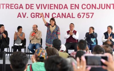 Clara Brugada entrega departamentos a 12 familias de la Gustavo A. Madero