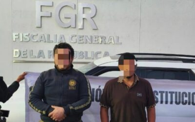 Policía de Culiacán halla a 2 sujetos armados a bordo de una camioneta robada; portaban armas de guerra