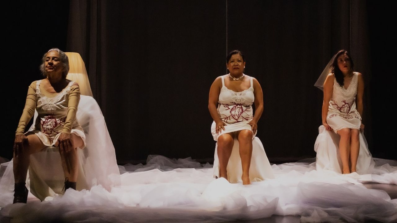 Mónica del Carmen trabaja en colectivo teatral