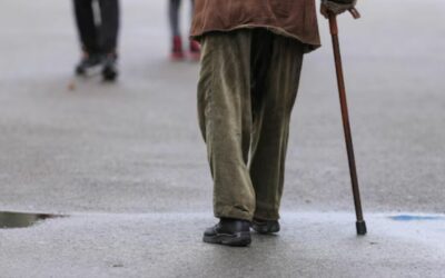 Ratero asalta a adulto mayor que iba a trabajar y lo ataca con un cuchillo