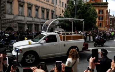 Vaticano y 250,000 personas despiden a Francisco, el "papa de los pobres"