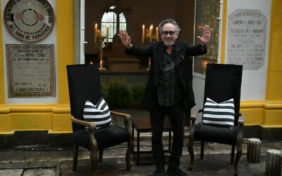 Tim Burton, ofreció una master class en el Panteón Civil Dolores