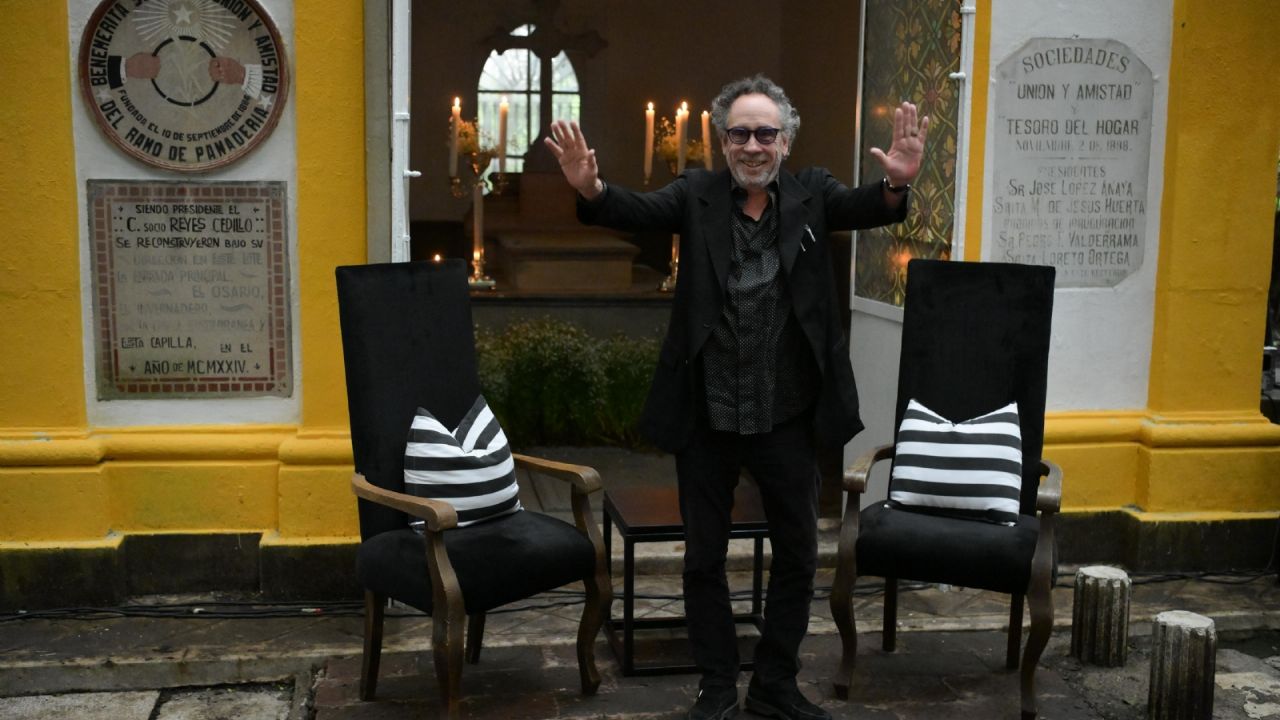 Tim Burton, ofreció una master class en el Panteón Civil Dolores