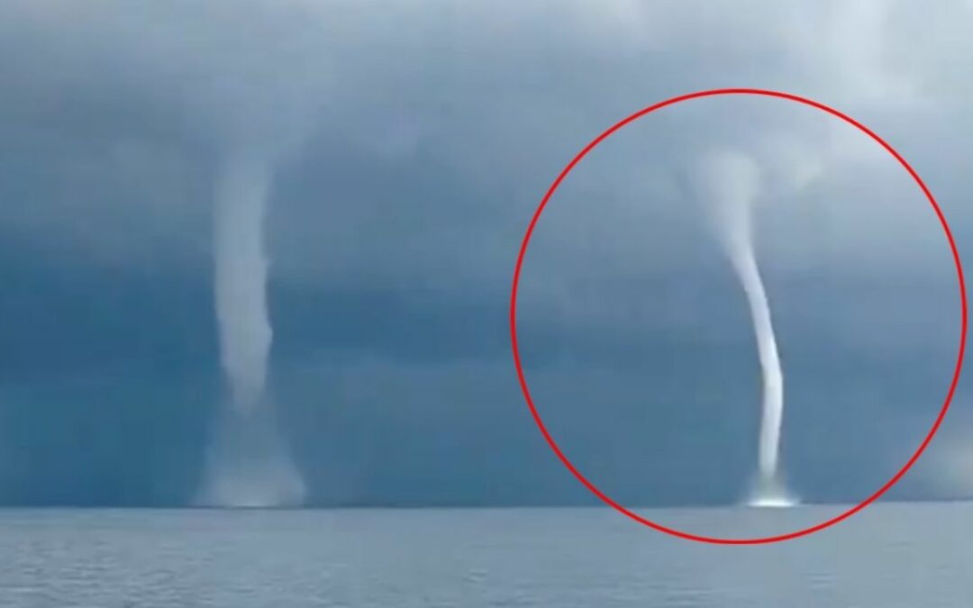 Captan 5 trombas marinas formándose simultáneamente en costa italiana | VIDEO